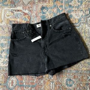 NWT Madewell momjean shorts is distressed black size 26.